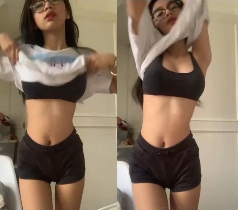 (VIET69) Sex gái xinh vú to hết nước chấm